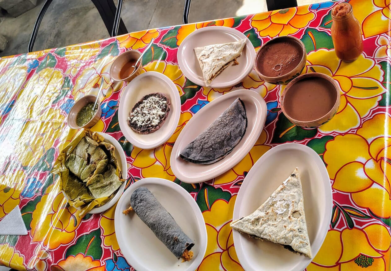 enjoy traditional food as tetelas,picadas, quesadillas and tamales in Oaxaca traditional eateries in oaxaca serving tamales and tetelas